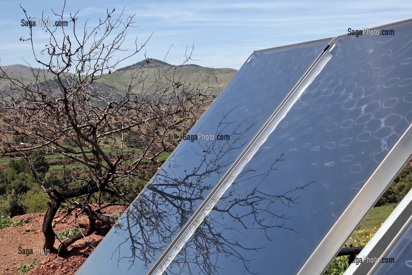 PANNEAUX SOLAIRES POUR LE CHAUFFAGE ET LA CLIMATISATION, DOMAINE DE TERRES D’AMANAR, TAHANAOUTE, AL HAOUZ, MAROC 