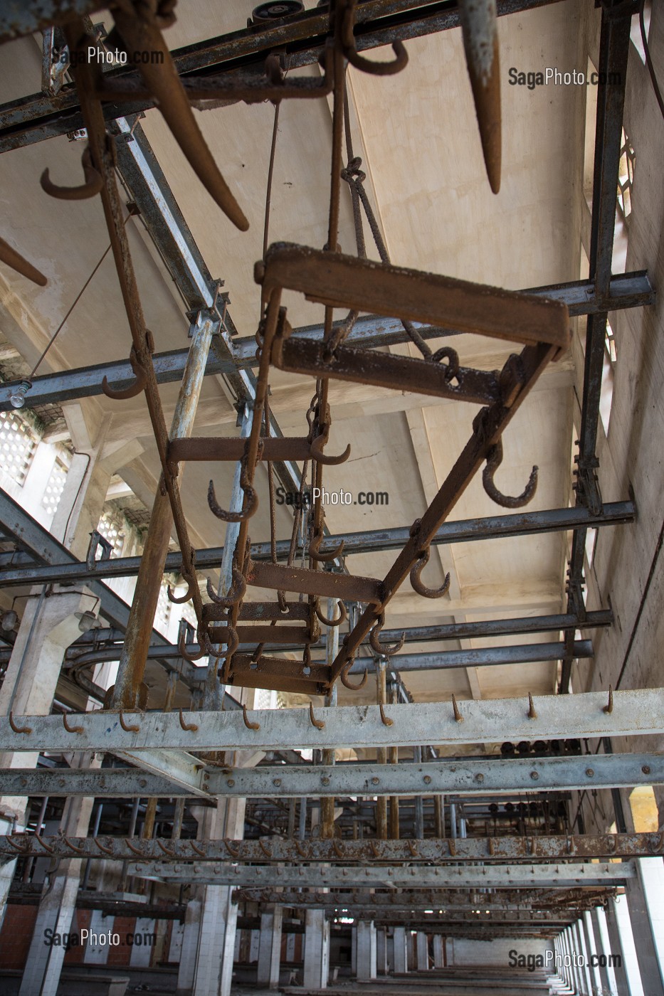 CROCHETS DES BOUCHERS, INTERIEUR DES ANCIENS ABATTOIRS, ARCHITECTURE EN BETON ARME, HERITAGE DU MARECHAL LYAUTEY, CASABLANCA, MAROC, AFRIQUE 