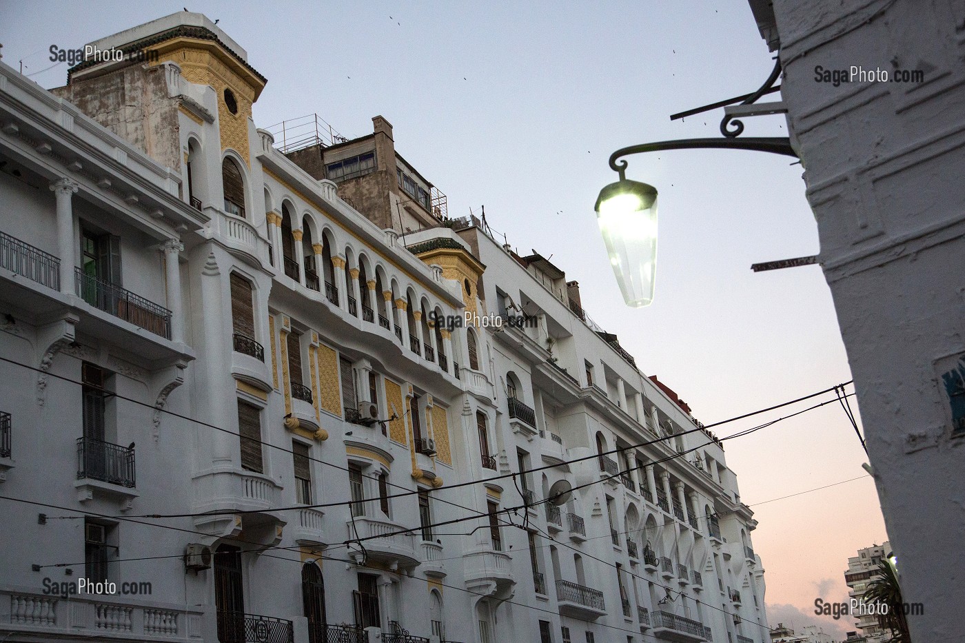 FACADES D'IMMEUBLES ART DECO DES ANNEES 30, BOULEVARD MOHAMMED V, CASABLANCA, MAROC, AFRIQUE 
