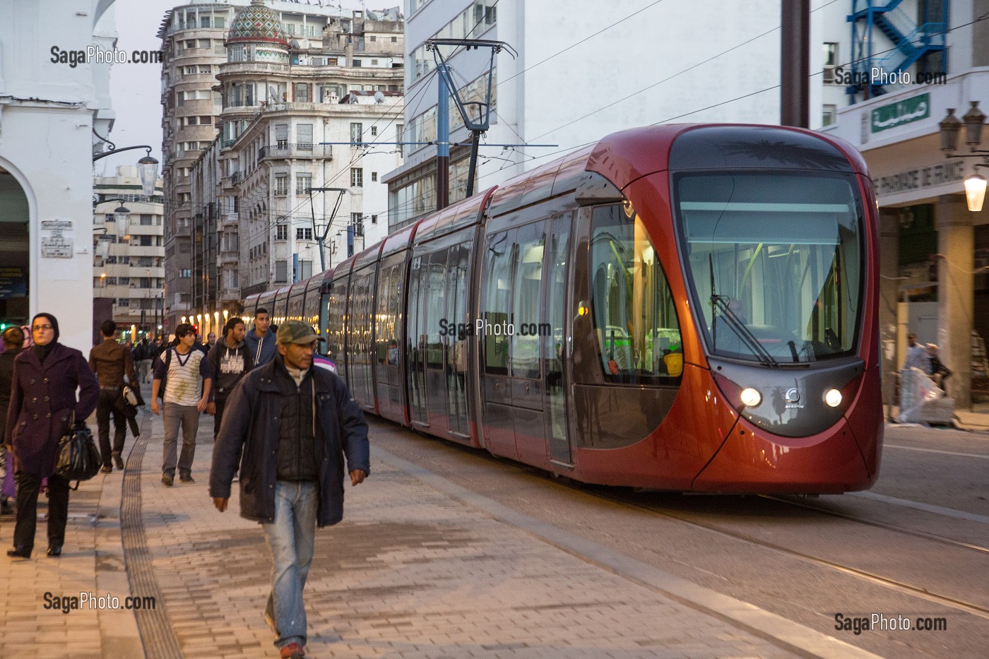 NOUVEAU TRAMWAY, BOULEVARD MOHAMMED V, CASABLANCA, MAROC, AFRIQUE 