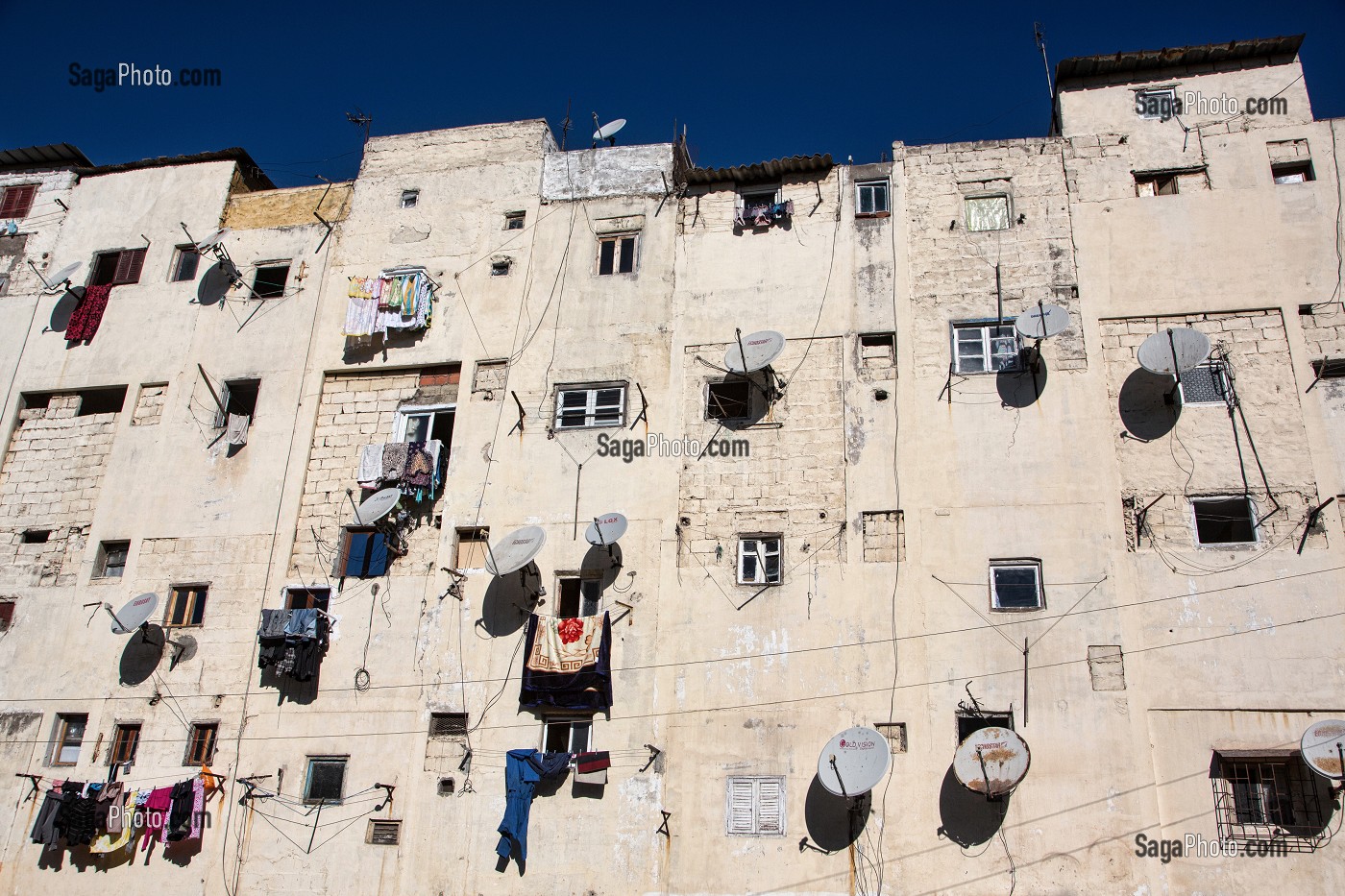 IMMEUBLES DES SEMIRAMIS ET NID D'ABEILLE, CONCEPT DE LOGEMENTS COLLECTIFS DES ANNEES 50, HAY MOHAMMADI, COMMUNE LA PLUS PAUVRE DE CASABLANCA, MAROC, AFRIQUE 