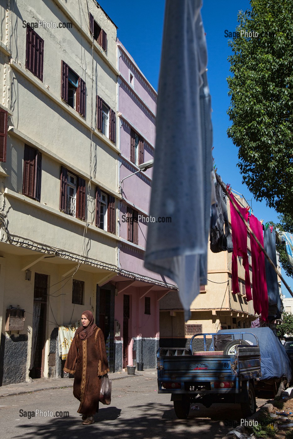 IMMEUBLES DES SEMIRAMIS ET NID D'ABEILLE, CONCEPT DE LOGEMENTS COLLECTIFS DES ANNEES 50, HAY MOHAMMADI, COMMUNE LA PLUS PAUVRE DE CASABLANCA, MAROC, AFRIQUE 