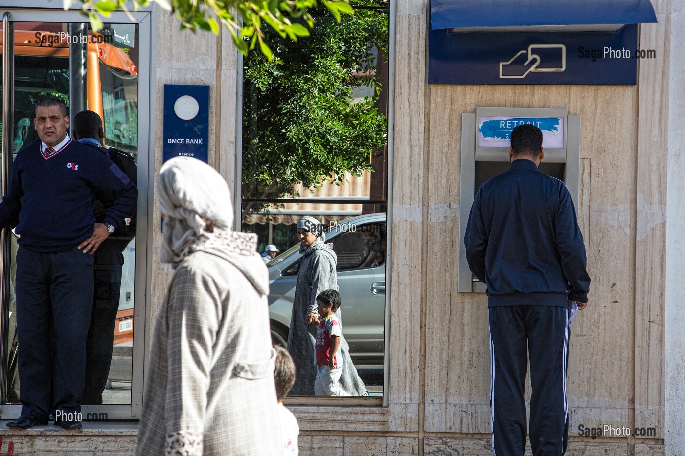 BANQUE SOUS SURVEILLANCE, HAY MOHAMMADI, COMMUNE LA PLUS PAUVRE DE CASABLANCA, MAROC, AFRIQUE 
