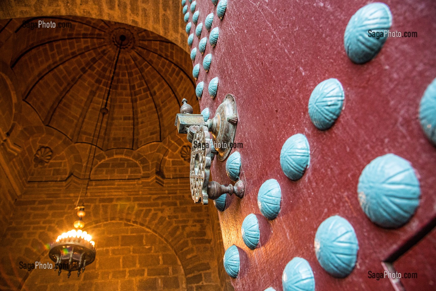 PORTE D'ENTREE DE L'ANCIENNE MAHAKMA DU PACHA, ANCIEN TRIBUNAL MUSULMAN ABRITANT AUJOURD'HUI UNE DES PREFECTURES DE LA VILLE, QUARTIER DES HABOUS, NOUVELLE MEDINA DE CASABLANCA, MAROC, AFRIQUE 