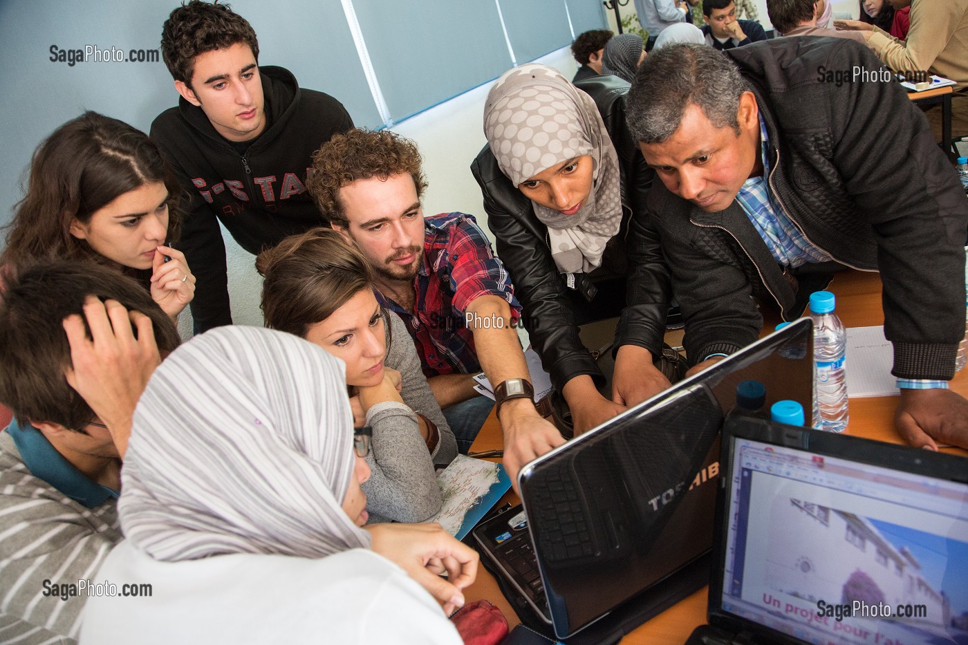 ATELIER ET GROUPE DE TRAVAIL DES ETUDIANTS PARTICIPANT A LA TROISIEME EDITION DU CONCOURS ERGAPOLIS QUI CONSISTE A REAMENAGER LES ANCIENS ABATTOIRS DANS UN SOUCI DE DEVELOPPEMENT DURABLE, CASABLANCA, MAROC, AFRIQUE 