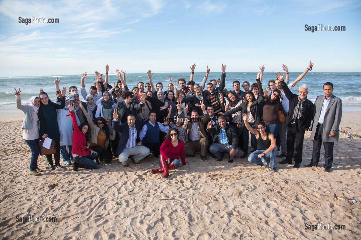 ETUDIANTS ET ENCADRANTS PARTICIPANT A LA TROISIEME EDITION DU CONCOURS ERGAPOLIS QUI CONSISTE A REAMENAGER LES ANCIENS ABATTOIRS DANS UN SOUCI DE DEVELOPPEMENT DURABLE, PLAGE DE ZENATA, CASABLANCA, MAROC, AFRIQUE 