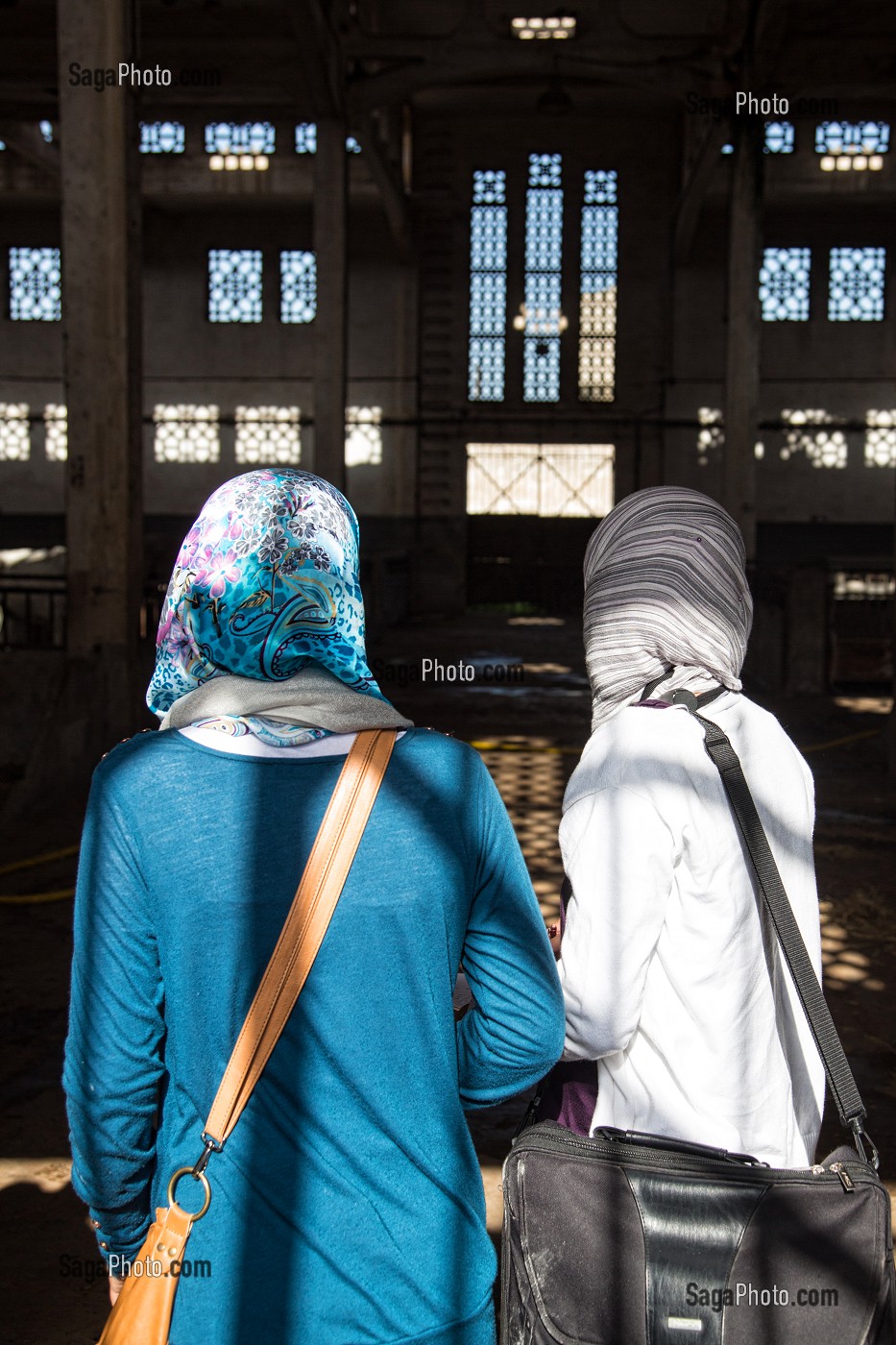 VISITE DU SITE PAR LES ETUDIANTS PARTICIPANT A LA TROISIEME EDITION DU CONCOURS ERGAPOLIS QUI CONSISTE A REAMENAGER LES ANCIENS ABATTOIRS DANS UN SOUCI DE DEVELOPPEMENT DURABLE, CASABLANCA, MAROC, AFRIQUE 