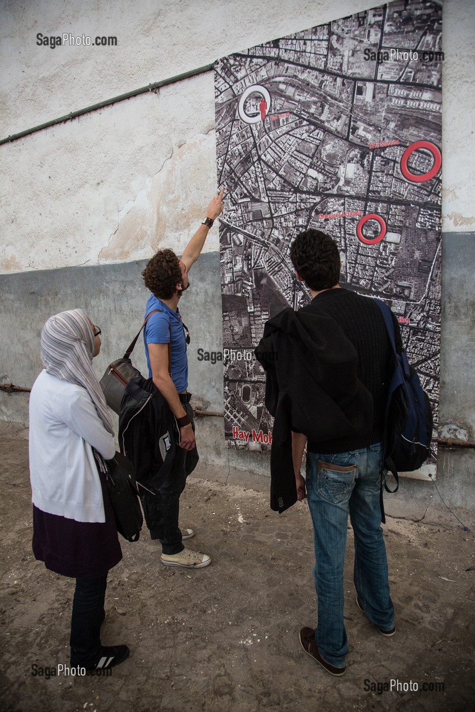 VISITE DU SITE PAR LES ETUDIANTS PARTICIPANT A LA TROISIEME EDITION DU CONCOURS ERGAPOLIS QUI CONSISTE A REAMENAGER LES ANCIENS ABATTOIRS DANS UN SOUCI DE DEVELOPPEMENT DURABLE, CASABLANCA, MAROC, AFRIQUE 