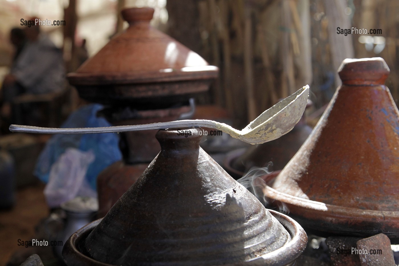 TAJINES, MARCHE BERBERE DE TAHANAOUTE, MAROC 
