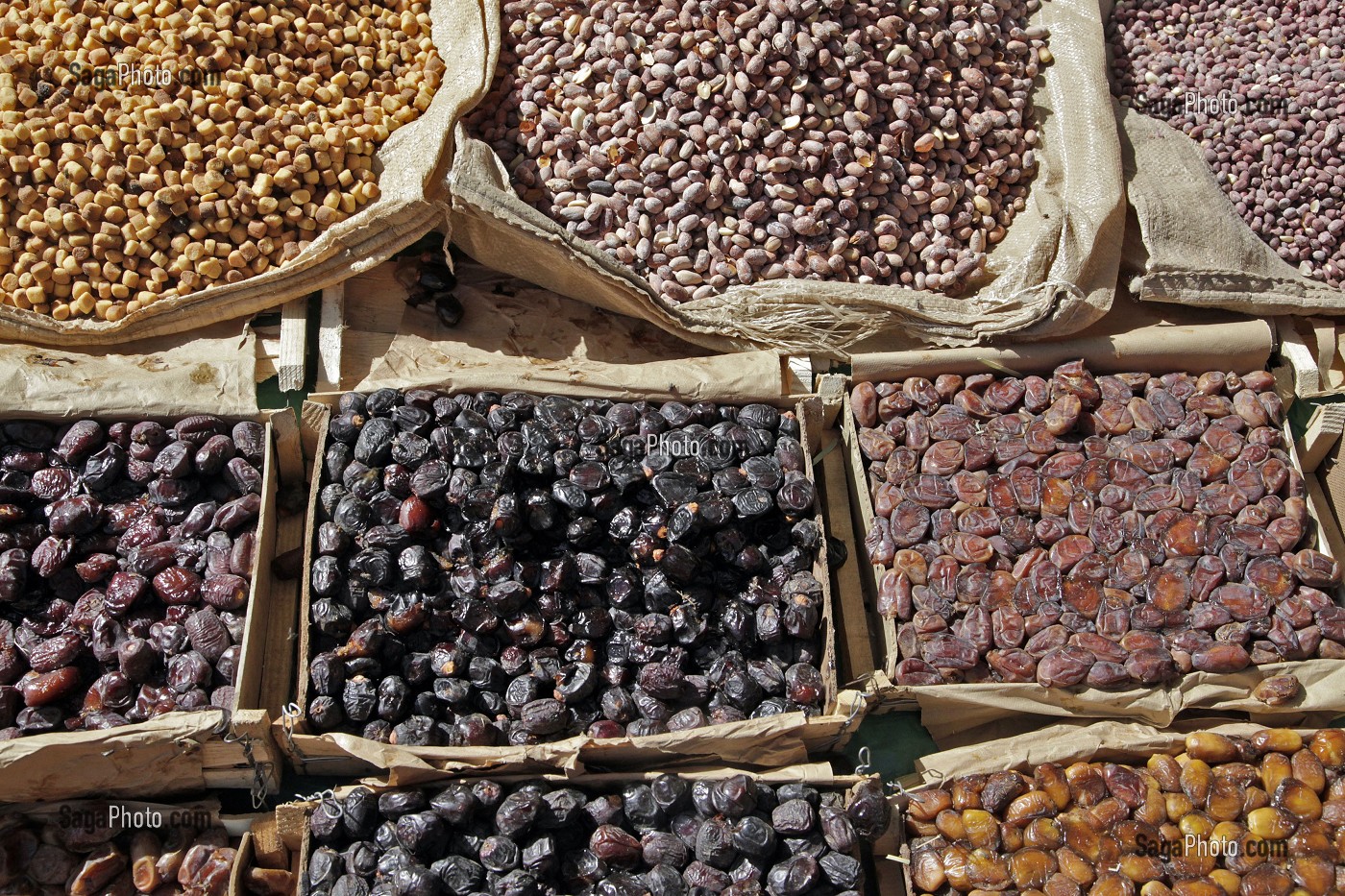 FRUITS SECS ET CONFITS, MARCHE BERBERE D’ASNI, HAUT-ATLAS, MAROC 