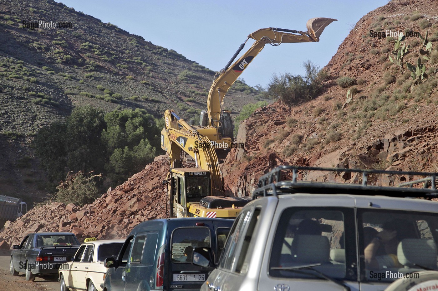 TRAVAUX PUBLICS, CONSTRUCTION DE ROUTES, MAROC 