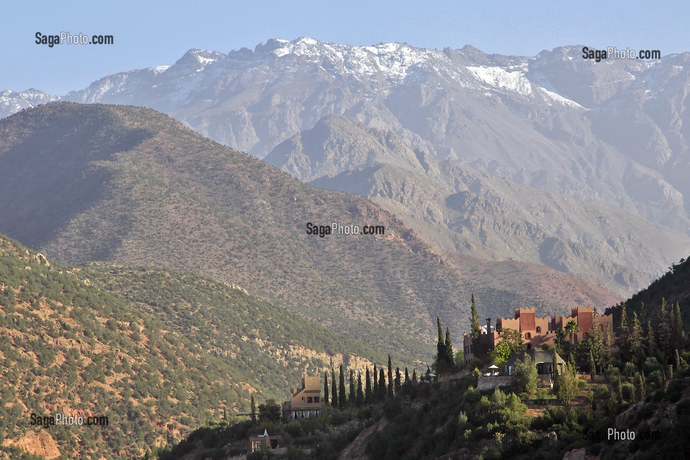 KASBAH TAMADOT, PROPRIETE DE RICHARD BRANSON (PDG DE VIRGIN) ET HOTEL DE LUXE, MONTAGNES D'AKSOUAL, PARC NATIONAL DU TOUBKAL, HAUT-ATLAS, MAROC 