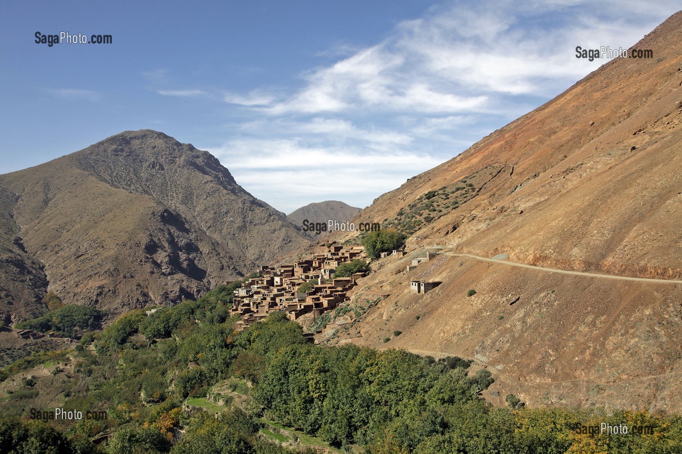 VILLAGE BERBERE DE TINGHOURINE, HAUT-ATLAS, MAROC 