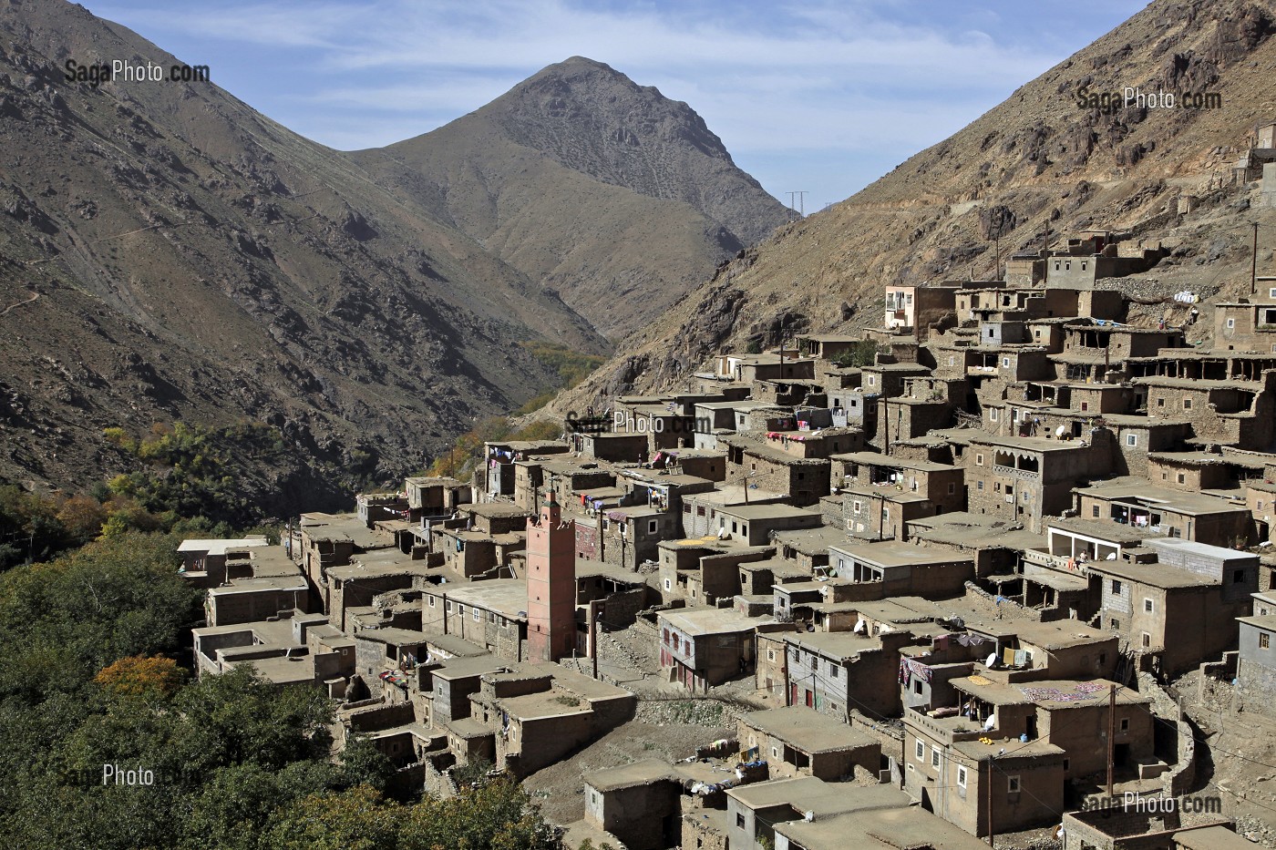 VILLAGE BERBERE DE TINGHOURINE, VALLEE DE L’ASSIF (RIVIERE) N’LIMENANE, PARC NATIONAL DU TOUBKAL, HAUT-ATLAS, MAROC 