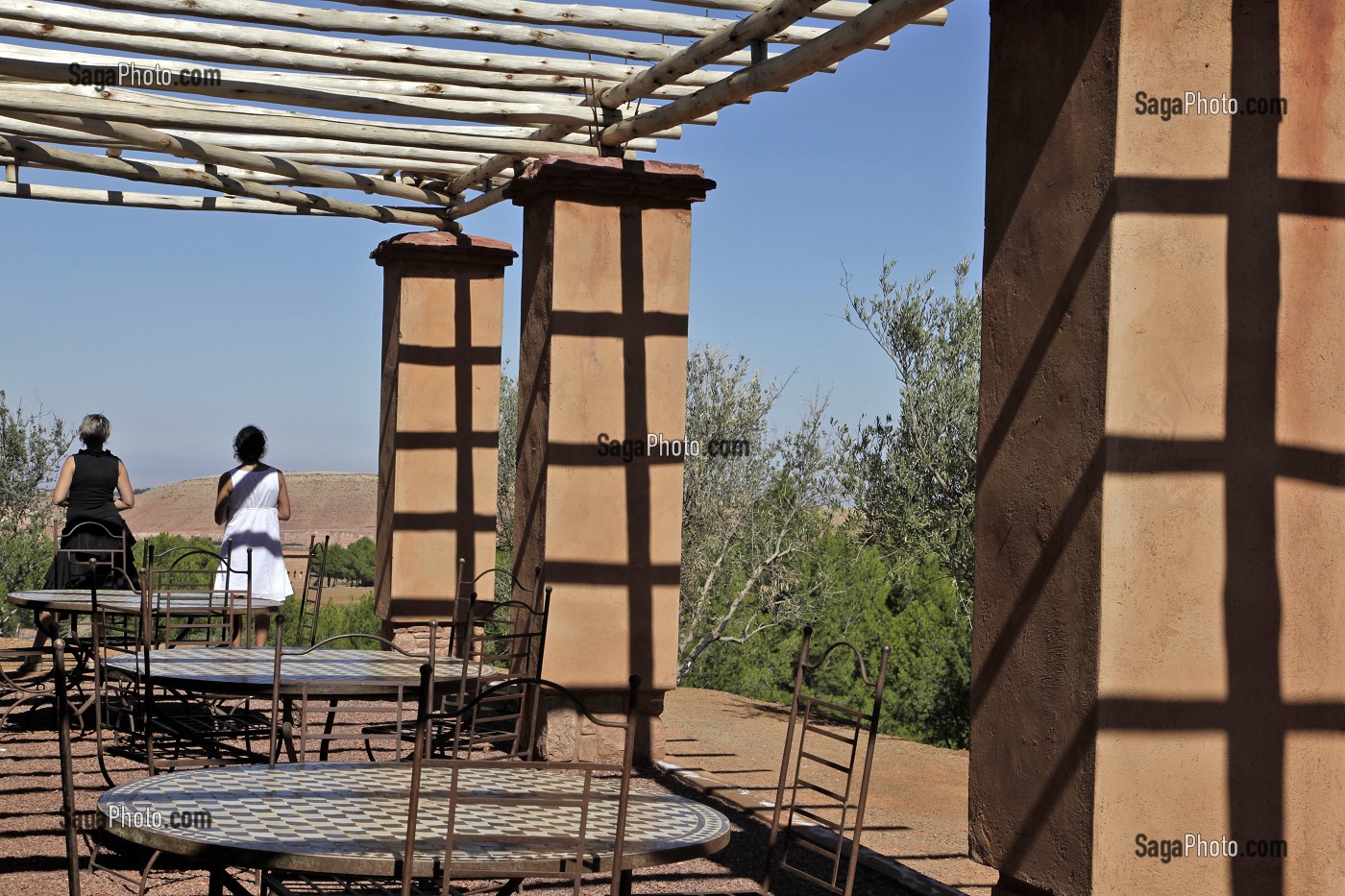 TERRASSE PANORAMIQUE DU RESTAURANT DES TENTES LODGES, DOMAINE DE TERRES D’AMANAR, TAHANAOUTE, AL HAOUZ, MAROC 