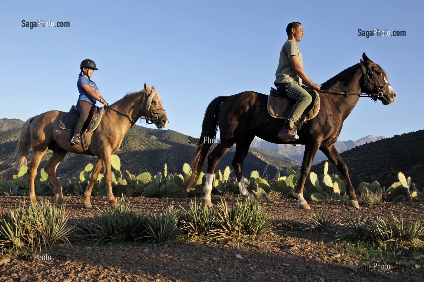 RANDONNEE A CHEVAL DANS LA NATURE, ACTIVITE SPORTIVE DU DOMAINE DE TERRES D'AMANAR, TAHANAOUTE, AL HAOUZ, MAROC 