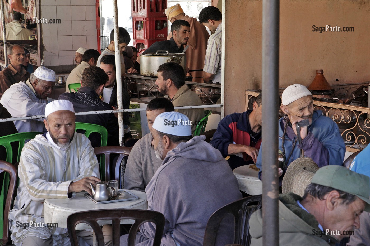 CAFE DU MARCHE BERBERE D’ASNI, HAUT-ATLAS, MAROC 