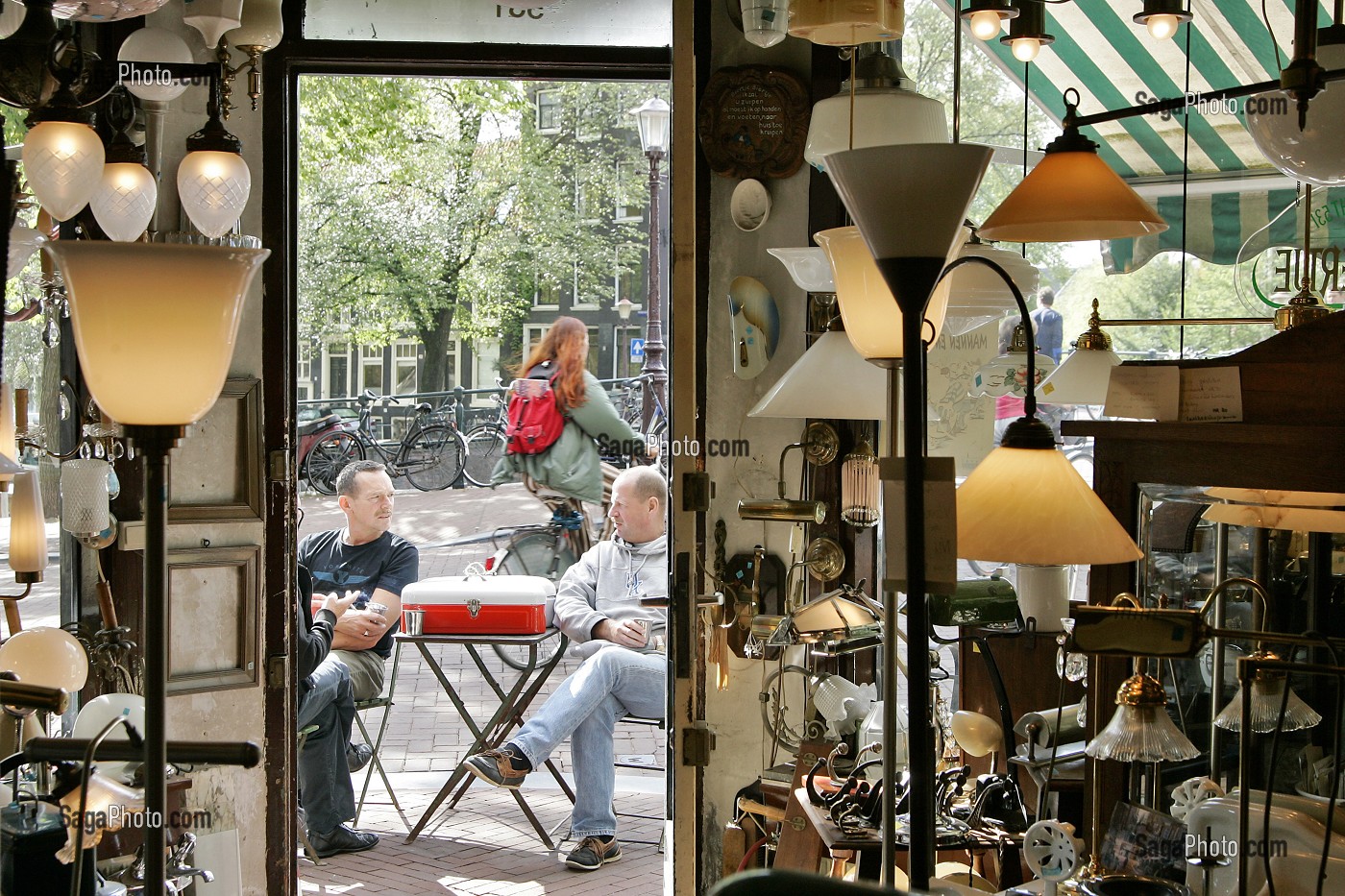 VITRINE DE LA BOUTIQUE DE LUMINAIRE ANCIEN 'TRUNNERTJE', AMSTERDAM, PAYS-BAS 