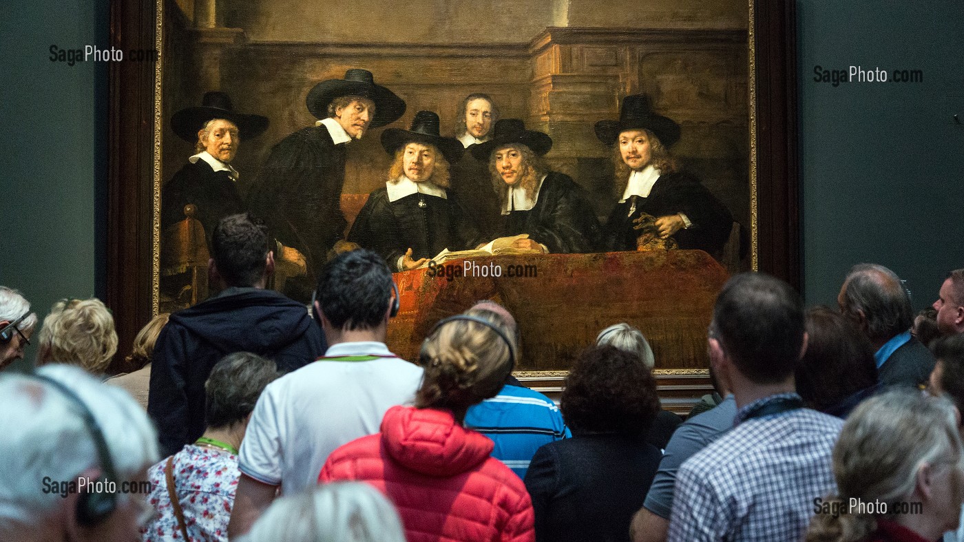 photo de FOULE COMPACTE DEVANT LA TOILE 'LE SYNDIC DE LA GUILDE DES