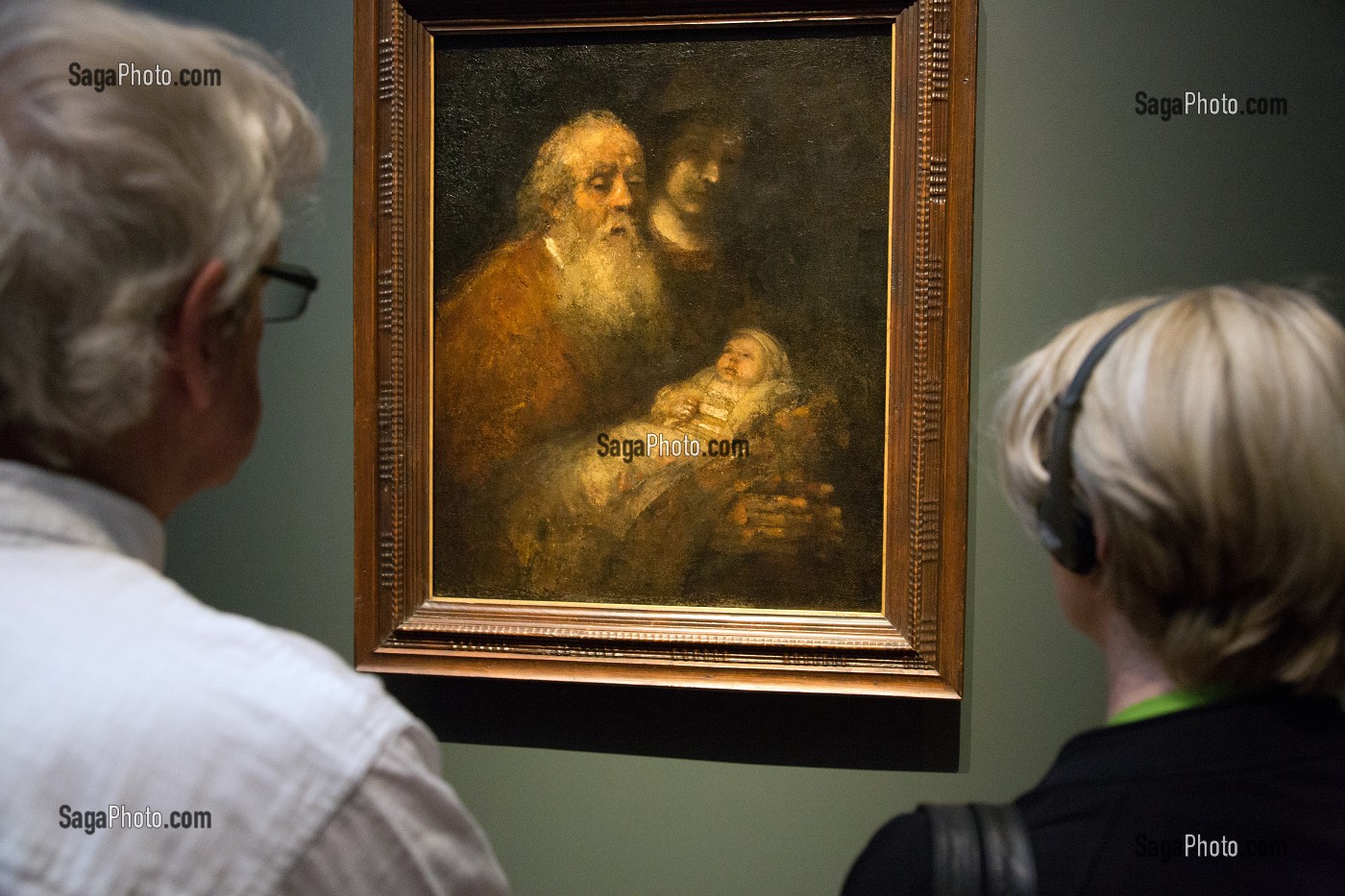 VISITEURS DEVANT L'EXPOSITION DU PEINTRE REMBRANDT, MUSEE RIJKSMUSEUM, VILLE D'AMSTERDAM, PAYS-BAS 