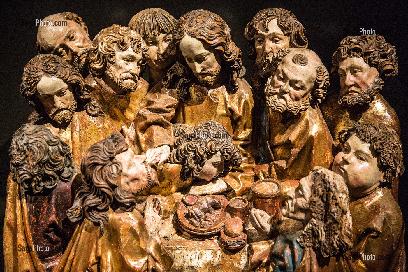 LA CENE A EMMAUS, LE CHRIST DANS LA MAISON DE MARIE ET MARTHA, LA DERNIERE CENE, BOIS POLYCHROME DE 1520, MUSEE RIJKSMUSEUM, VILLE D'AMSTERDAM, PAYS-BAS 