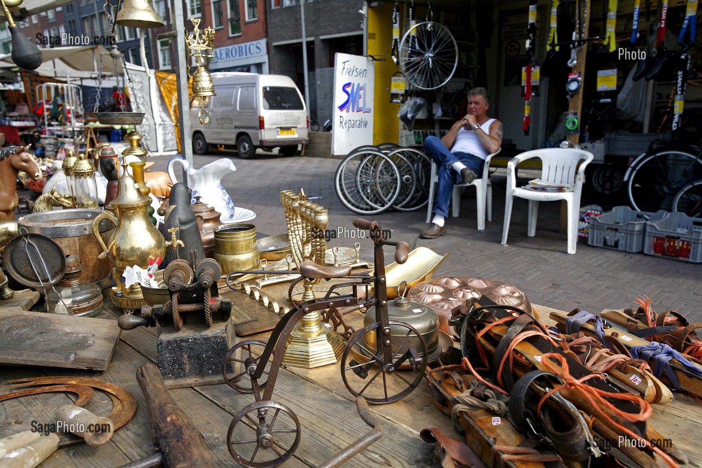 MARCHE A LA BROCANTE DE WATERLOOPLEIN 
