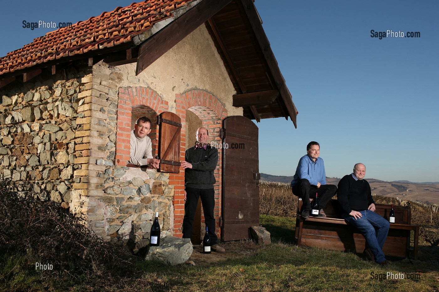 PRODUCTEURS DES VINS DU BEAUJOLAIS, PHOTO MAISON DE G A D HERVE DE BOISSIEU A  MOULIN A VENT, PIERRE MARIE CHERMETTE A FLEURY, DOMINIQUE PIRON A MORGON ET JP BRUN A BROUILLY, COTE-D'OR (21) 