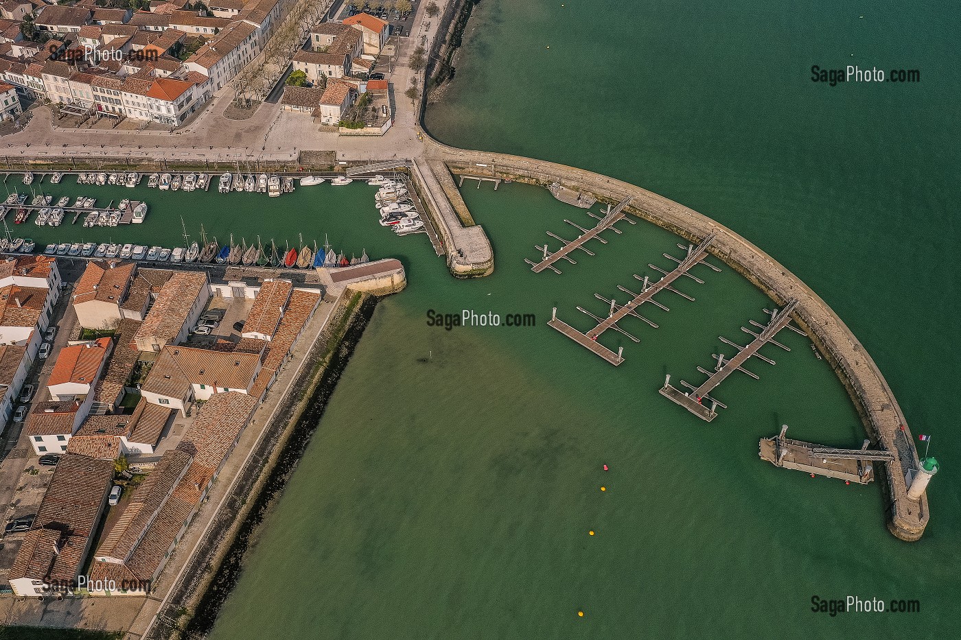 VUE AERIENNE, LA FLOTTE EN RE, (17) CHARENTE-MARITIME, NOUVELLE AQUITAINE, FRANCE 