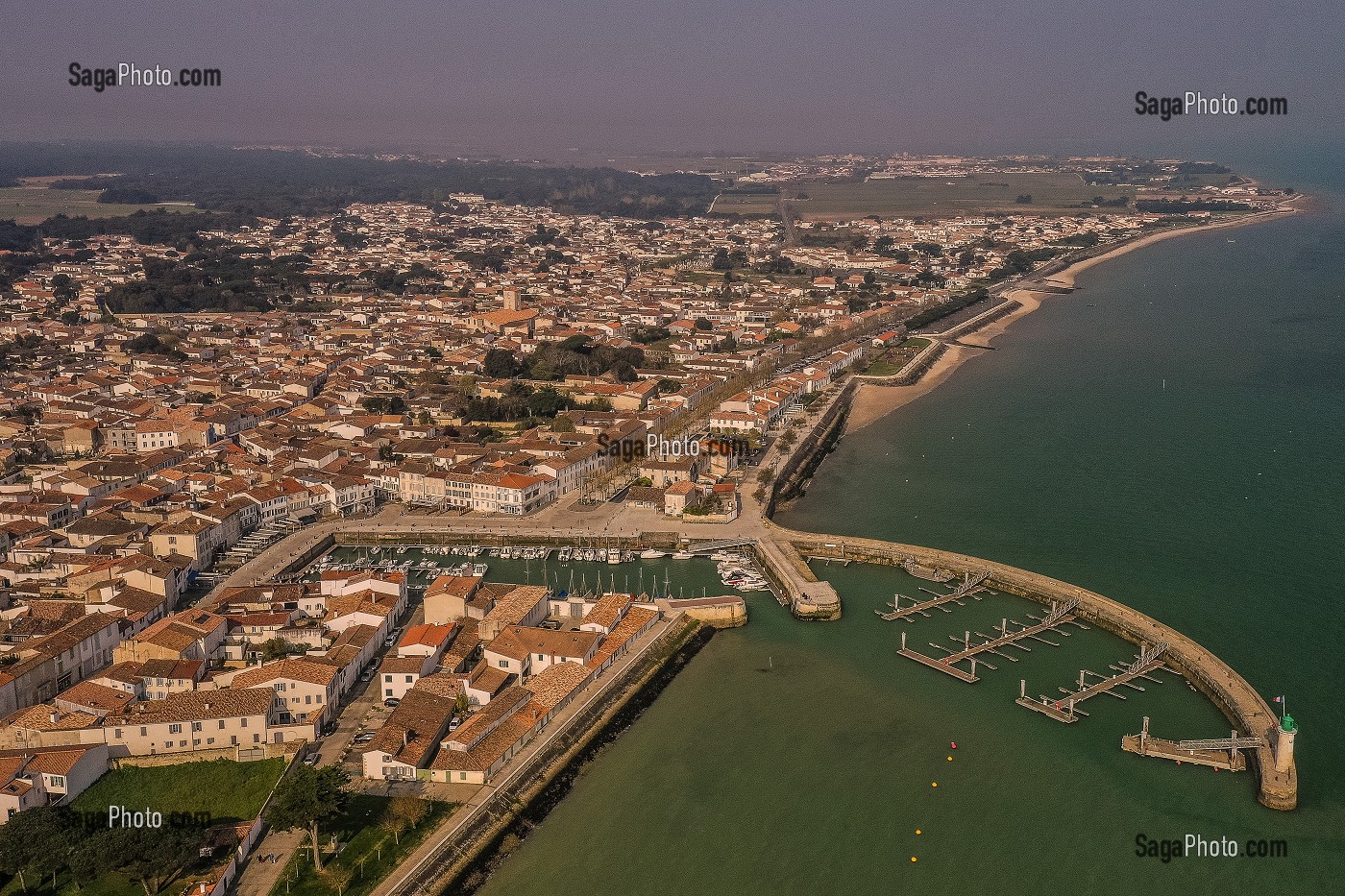 VUE AERIENNE, LA FLOTTE EN RE, (17) CHARENTE-MARITIME, NOUVELLE AQUITAINE, FRANCE 