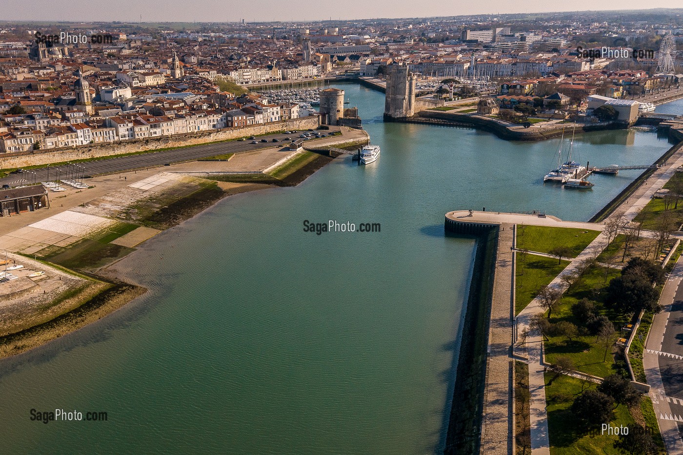 VUE AERIENNE, LA ROCHELLE, VIEUX PORT, (17) CHARENTE-MARITIME, NOUVELLE AQUITAINE, FRANCE 