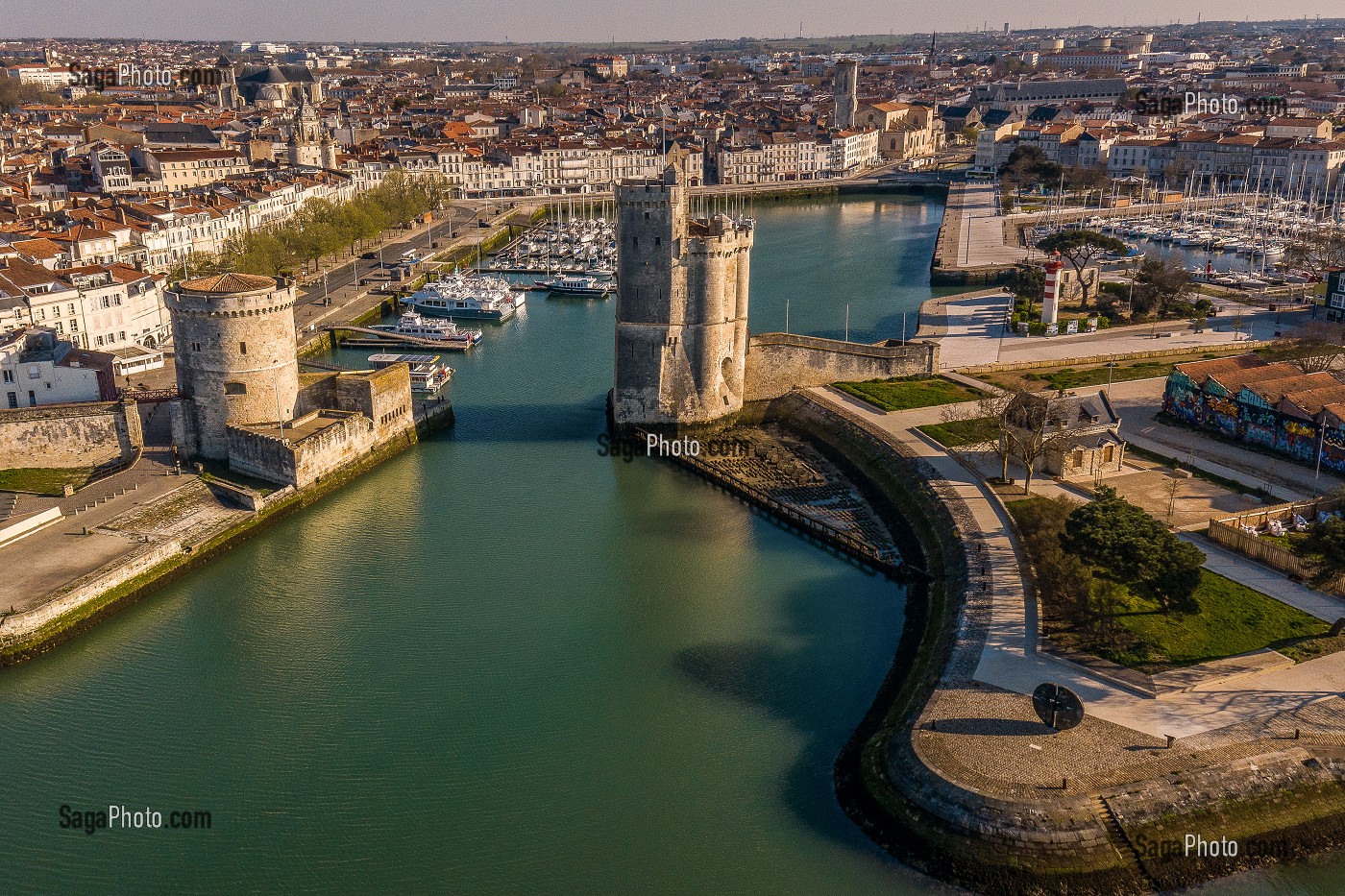 VUE AERIENNE, LA ROCHELLE, VIEUX PORT, (17) CHARENTE-MARITIME, NOUVELLE AQUITAINE, FRANCE 