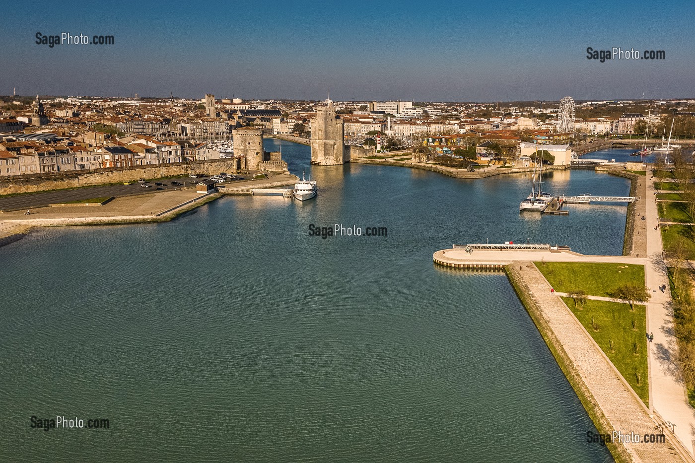 VUE AERIENNE, LA ROCHELLE, VIEUX PORT, (17) CHARENTE-MARITIME, NOUVELLE AQUITAINE, FRANCE 