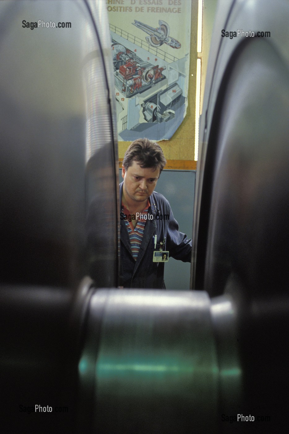 TECHNICIEN CONTROLANT DES ESSAIS DE FREINAGE, CENTRE D'ESSAIS DE VITRY-SUR-SEINE, VAL-DE-MARNE (94), FRANCE 