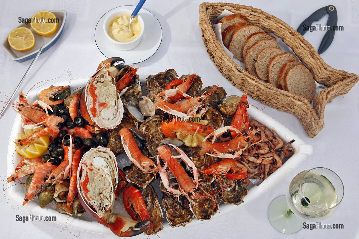 PLATEAU DE FRUITS DE MER, BLANC MARINE, CHAMBRES ET MAISON D'HOTES 'CLEVACANCES' ET 'GITES DE FRANCE', NOIRMOUTIER, VENDEE (85), FRANCE 