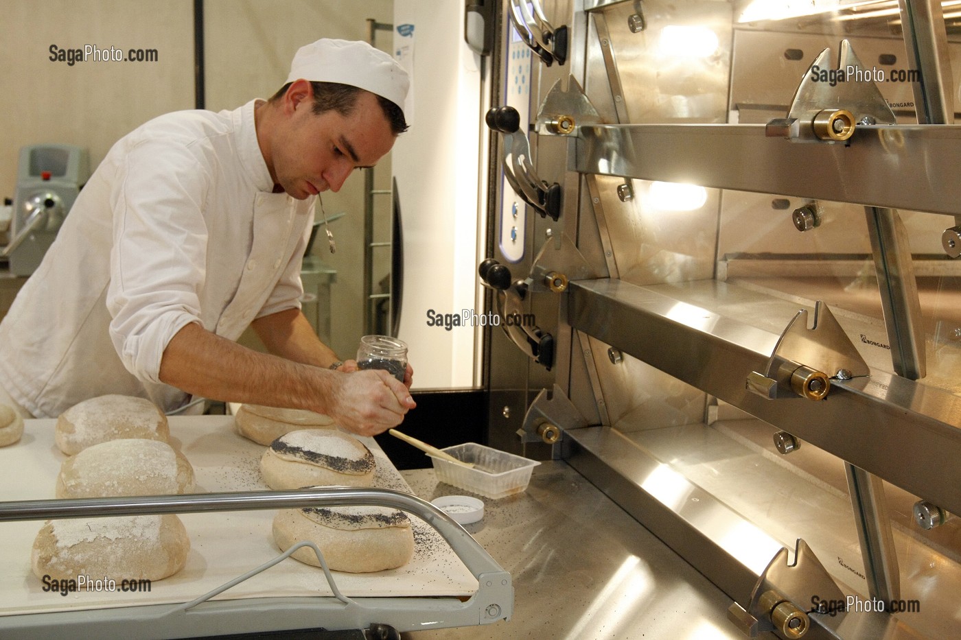 BOULANGERIE, EPREUVE DES 40 EME OLYMPIADES DES METIERS EN BRETAGNE, SAINT-BRIEUC, COTES-D'ARMOR (22), FRANCE 