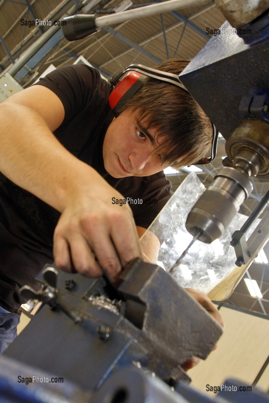 PERCEUSE POUR METAL, SERRURERIE METALLERIE, EPREUVE DES 40 EME OLYMPIADES DES METIERS EN BRETAGNE, SAINT-BRIEUC, COTES-D'ARMOR (22), FRANCE 