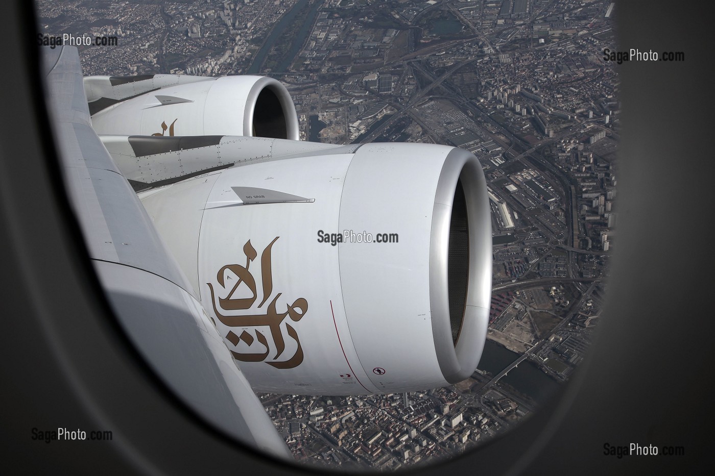 AIRBUS A380 DE LA COMPAGNIE EMIRATES EN VOL, PARIS, FRANCE 
