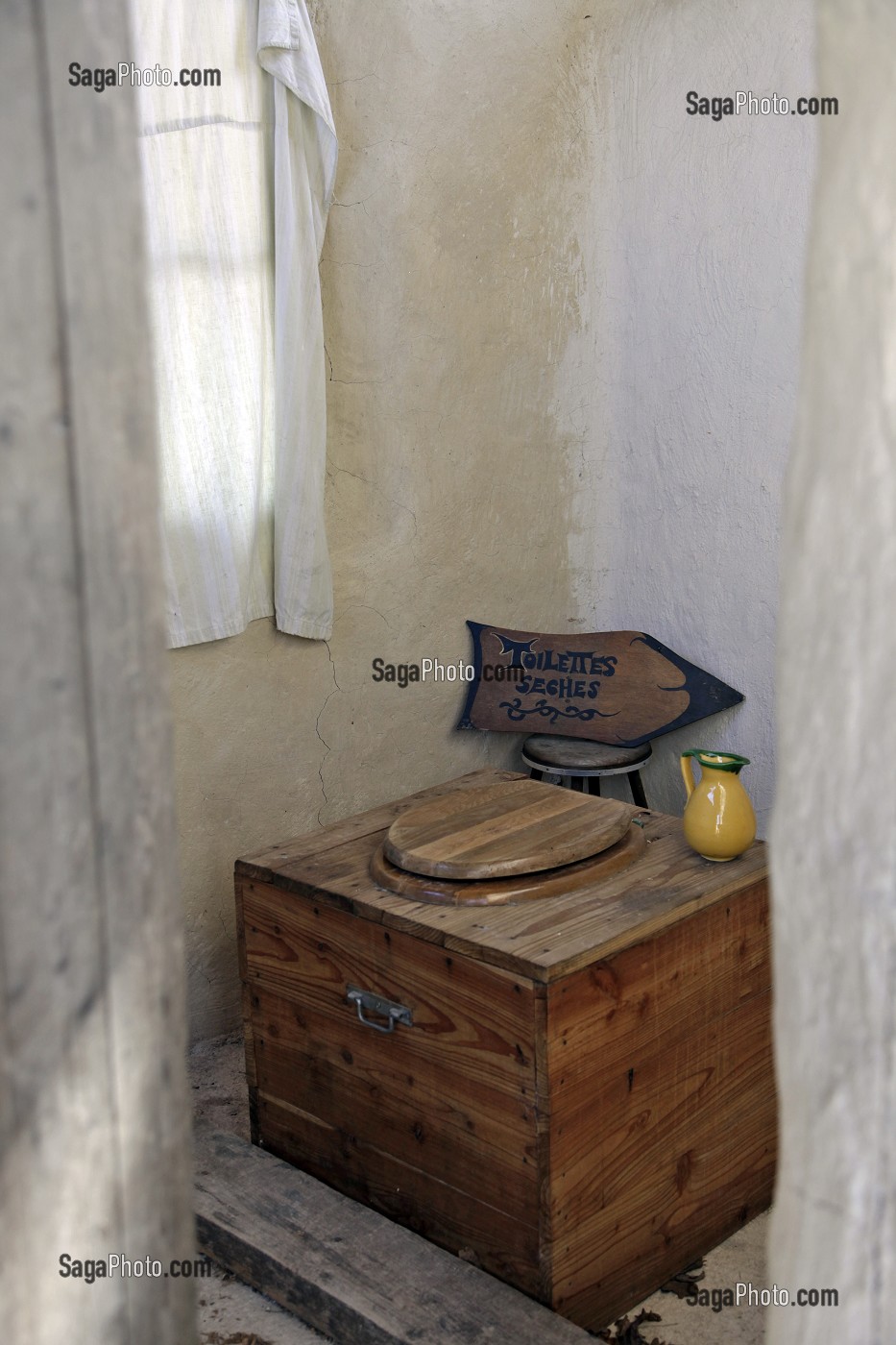 TOILETTES SECHES, PLATEAU DES MILLE VACHES, CREUSE (23), FRANCE 