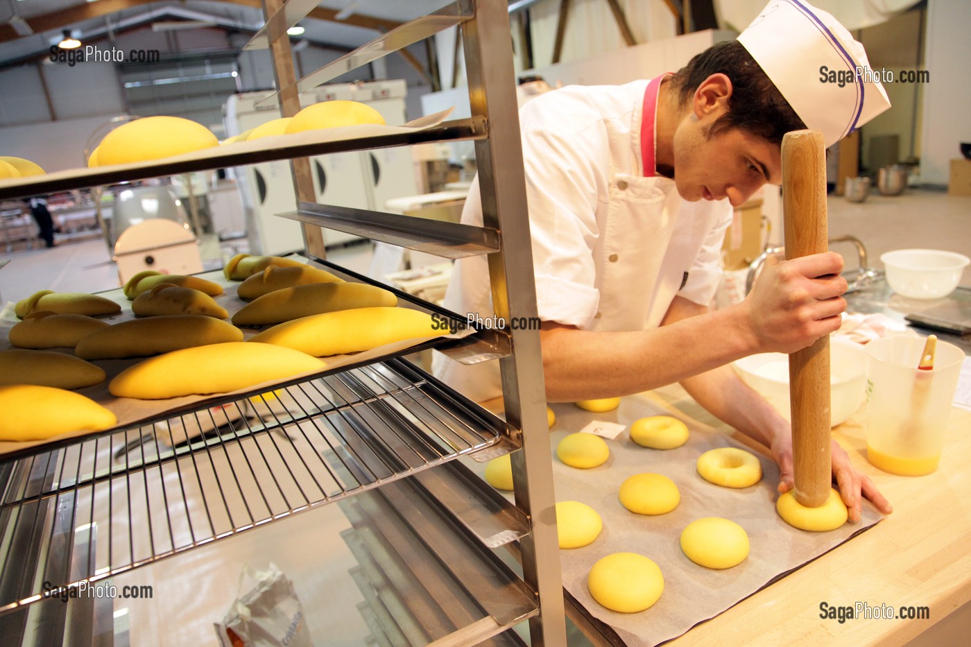 ETUDIANT EN BOULANGERIE PATISSERIE, 42 EME OLYMPIADES DES METIERS EN BRETAGNE, RENNES, FRANCE 