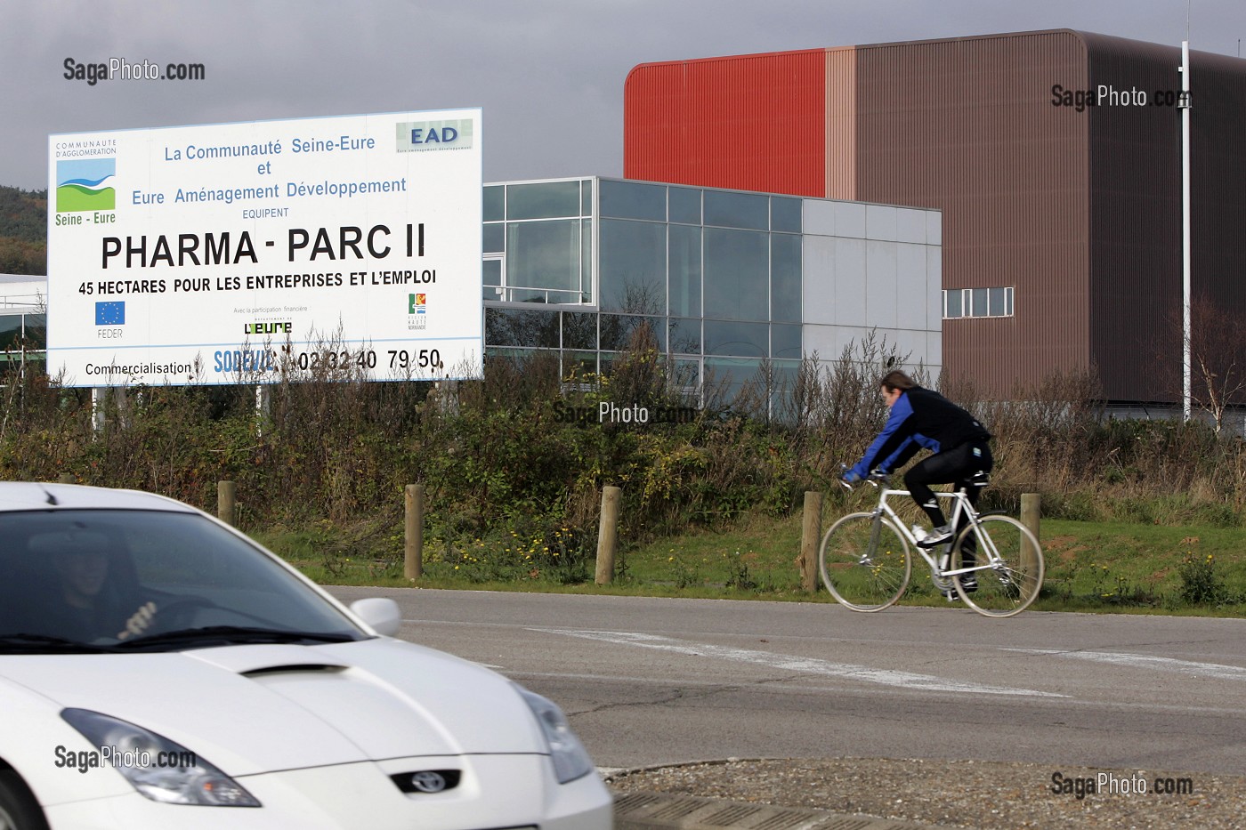 PHAMA PARC 2, PARC D'ACTIVITES REUNISSANT LES ENTREPRISES FRANCE TELECOM, EDF ET DES LABORATOIRES PHARMACEUTIQUES, COMMUNAUTE D'AGGLOMERATION SEINE-EURE, VAL-DE-REUIL (27), FRANCE 