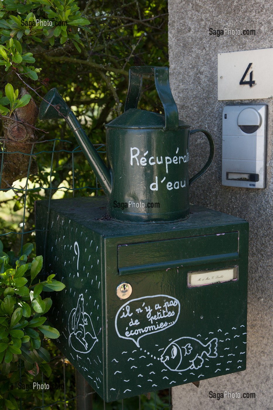 BOITE AUX LETTRES INSOLITE A SAINT-MARTIN-D'ABBAT, VILLAGE DES BOITES AUX LETTRES, LOIRET (45), FRANCE 