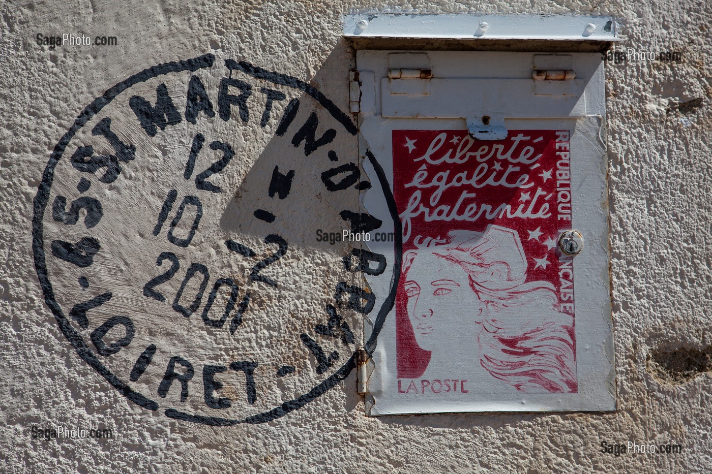 BOITE AUX LETTRES INSOLITE A SAINT-MARTIN-D'ABBAT, VILLAGE DES BOITES AUX LETTRES, LOIRET (45), FRANCE 
