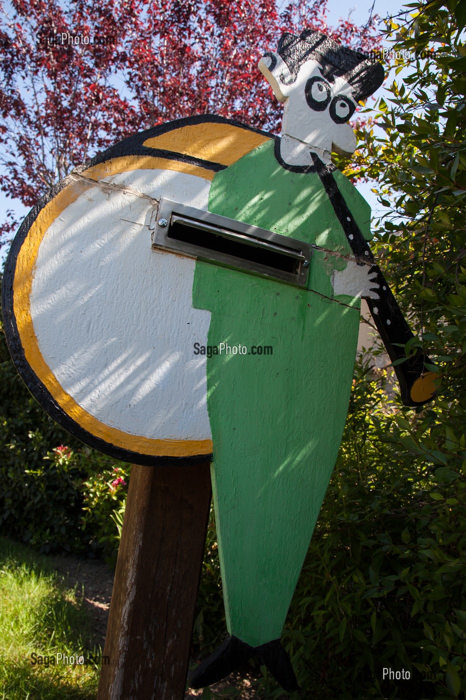 BOITE AUX LETTRES INSOLITE A SAINT-MARTIN-D'ABBAT, VILLAGE DES BOITES AUX LETTRES, LOIRET (45), FRANCE 