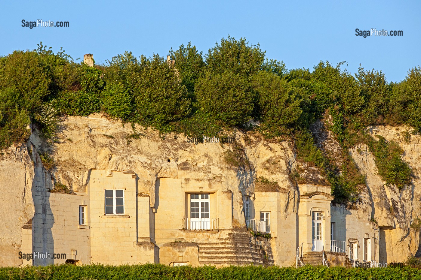 MAISONS TROGLODYTIQUES DU VILLAGE METIERS D'ART, CREUSEES DANS LA PIERRE DE TUFFEAU, TURQUANT, MAINE-ET-LOIRE (49), FRANCE 