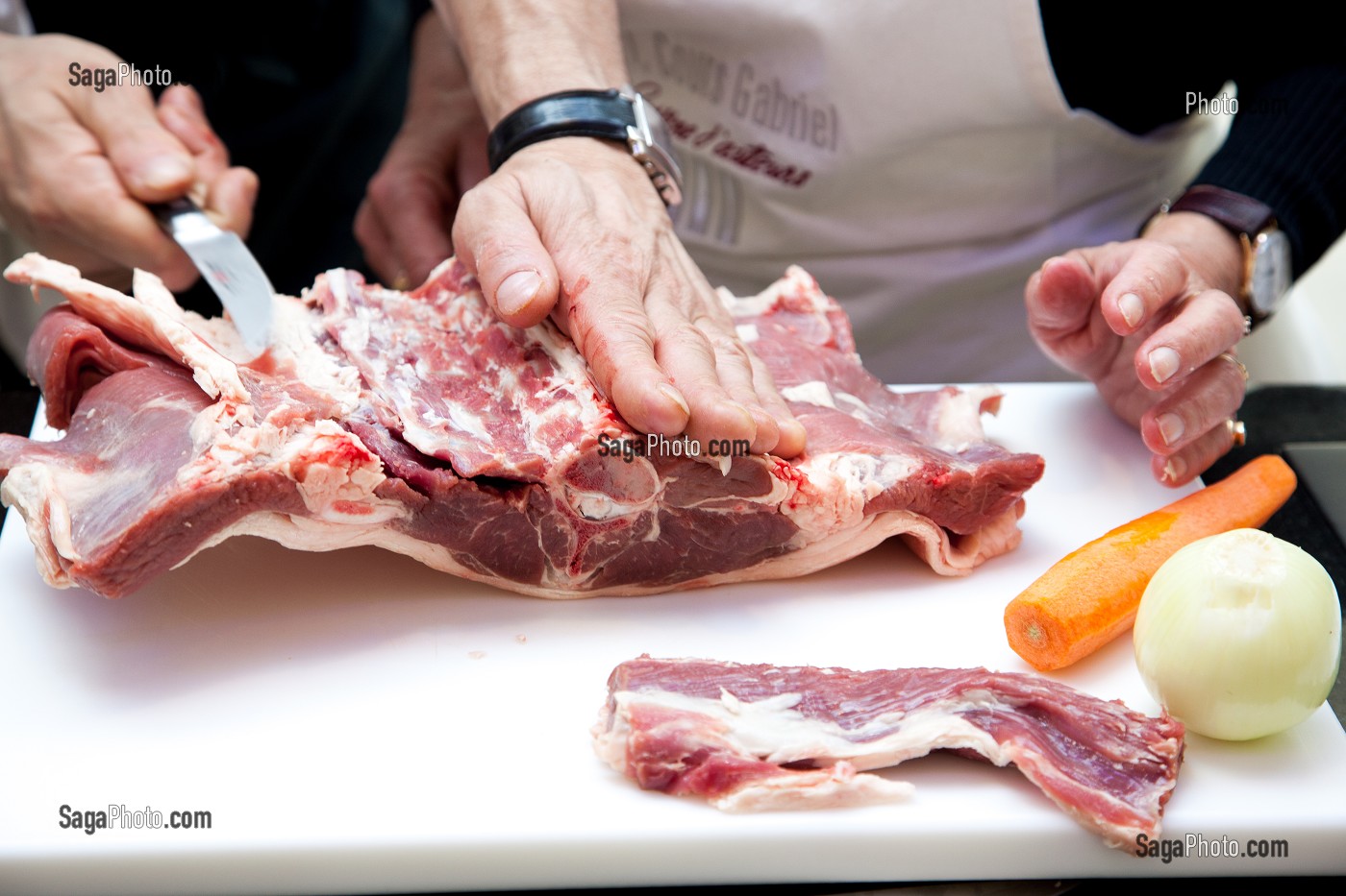 LAURENT CLEMENT, CHEF CUISINIER, DISPENSANT UN COURS DE CUISINE A L'ATELIER 11, COURS GABRIEL, CHARTRES, EURE-ET-LOIR (28), FRANCE 