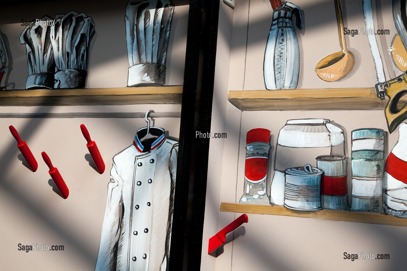 DECORATION DE L'ATELIER DE CUISINE 11, COURS GABRIEL, OU SONT DISPENSES DES COURS DE CUISINE POUR PARTICULIERS, CHARTRES, EURE-ET-LOIR (28), FRANCE 
