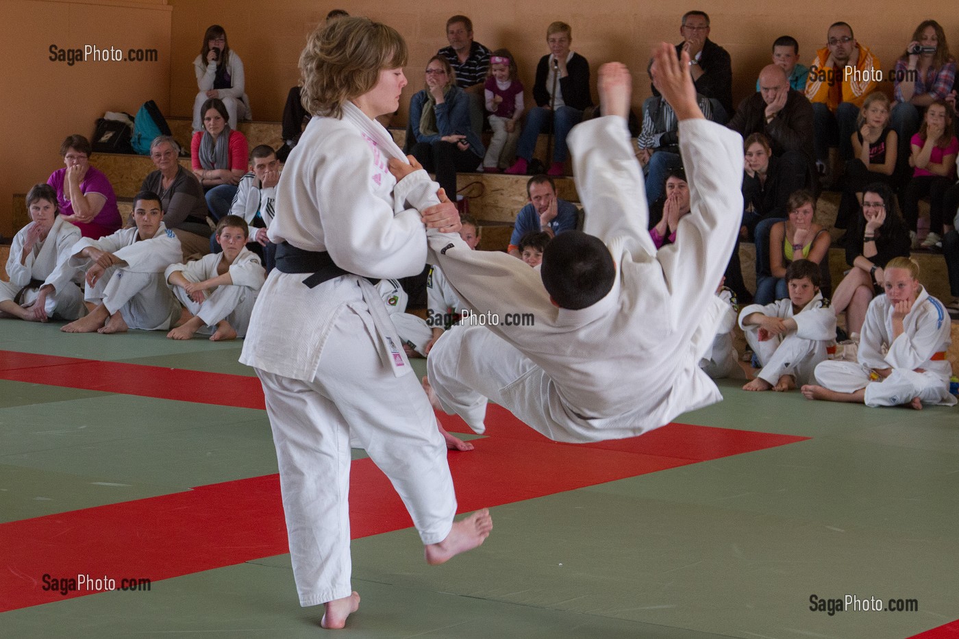 DESEQUILIBRE DE L'ADVERSAIRE, COMPETITION ET DEMONSTRATION DU CLUB DE JUDO DE RUGLES, EURE (27), FRANCE 