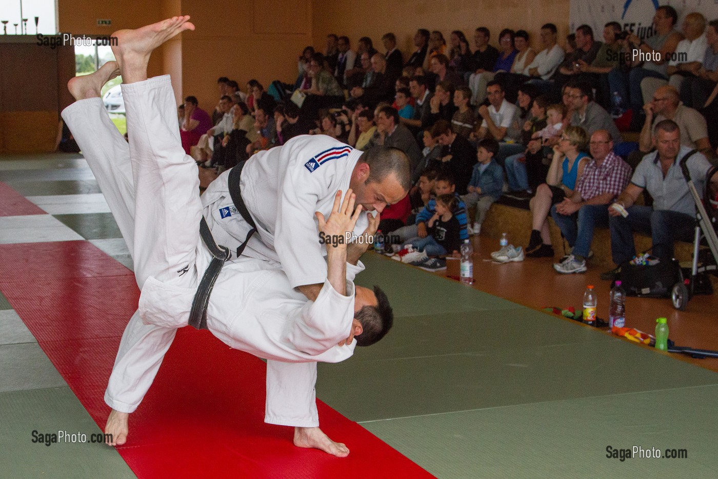 DESEQUILIBRE ET CHUTE DES JUDOKAS, COMPETITION ET DEMONSTRATION DU CLUB DE JUDO DE RUGLES, EURE (27), FRANCE 
