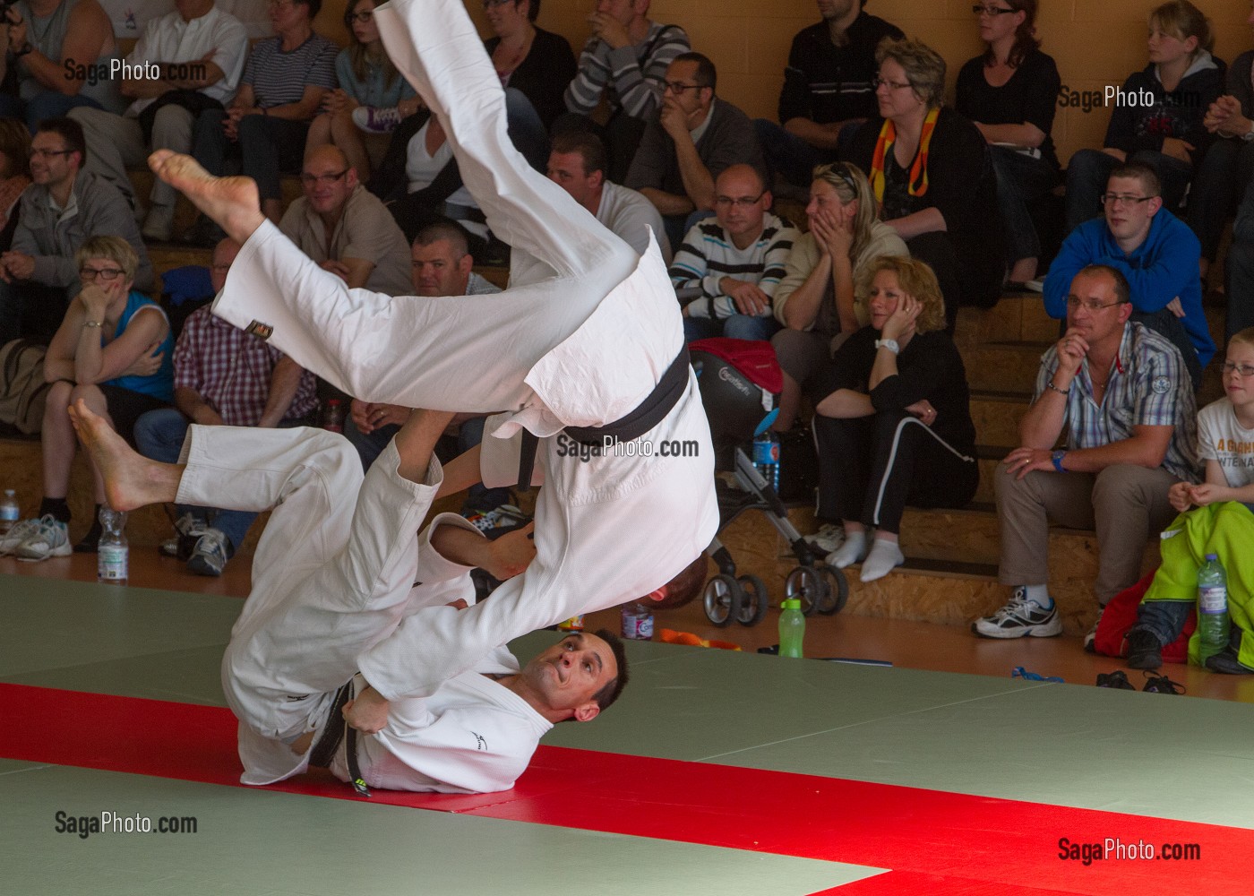 DESEQUILIBRE ET CHUTE DES JUDOKAS, COMPETITION ET DEMONSTRATION DU CLUB DE JUDO DE RUGLES, EURE (27), FRANCE 