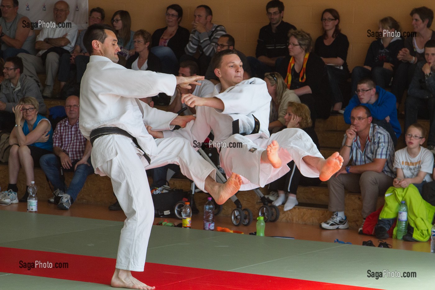 DESEQUILIBRE ET CHUTE DES JUDOKAS, COMPETITION ET DEMONSTRATION DU CLUB DE JUDO DE RUGLES, EURE (27), FRANCE 